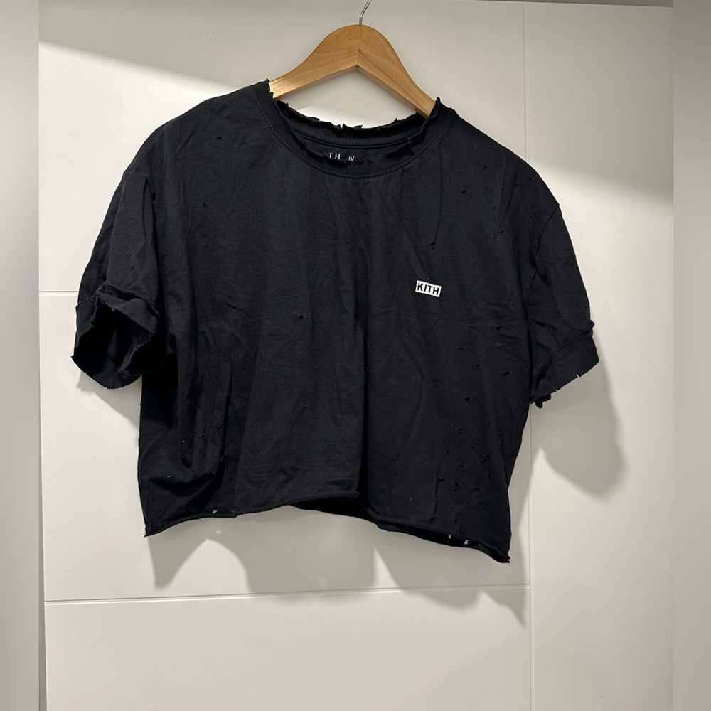 Kith distressed cropped tee.